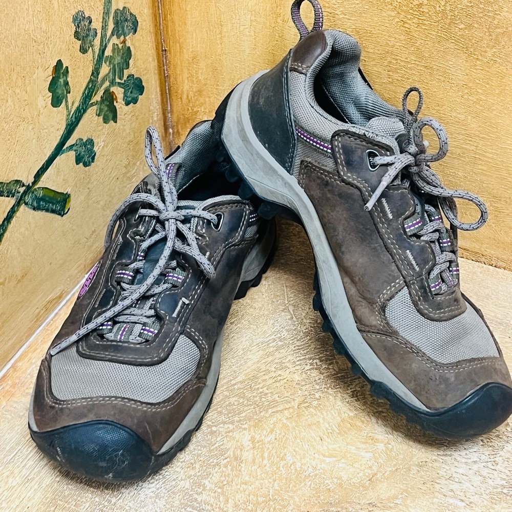 Keen Women's Brown and Black Athletic Shoes